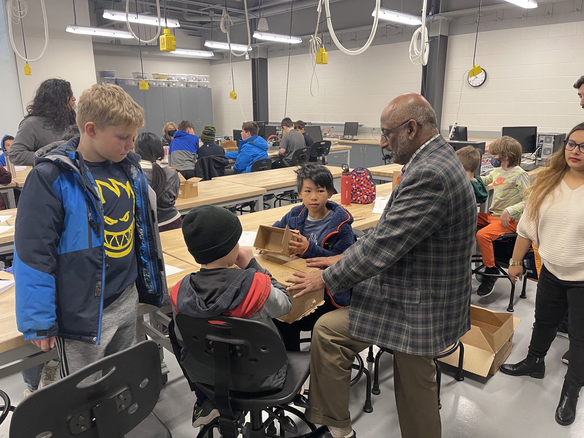 Students engaged in engineering projects at EMU’s 2-day TechaThon #Dare2Design #MiSTEM #MiSTEMRegion2