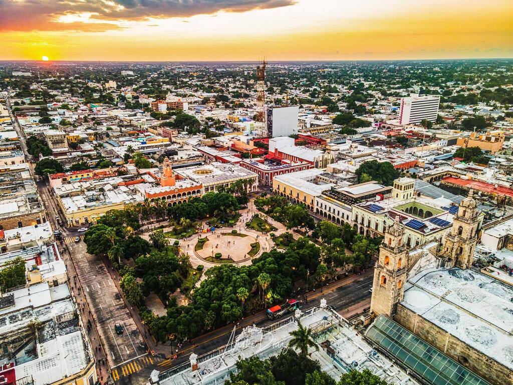 mikediazphotomx's tweet photo. Feliz 481 aniversario a nuestra hermosa ciudad de Merida, Yucatan.
.
.
.
#dronephotography #droneshots #djiglobal #djicreator #djimexico #soydjimexico #visityucatan #yucatanturismo #yucatanescolor #365díasenYucatán #visitmeridamx #natgeoyourshot #yoursh… https://t.co/uRtXdKHrh1 https://t.co/g2j9Wkrg2A