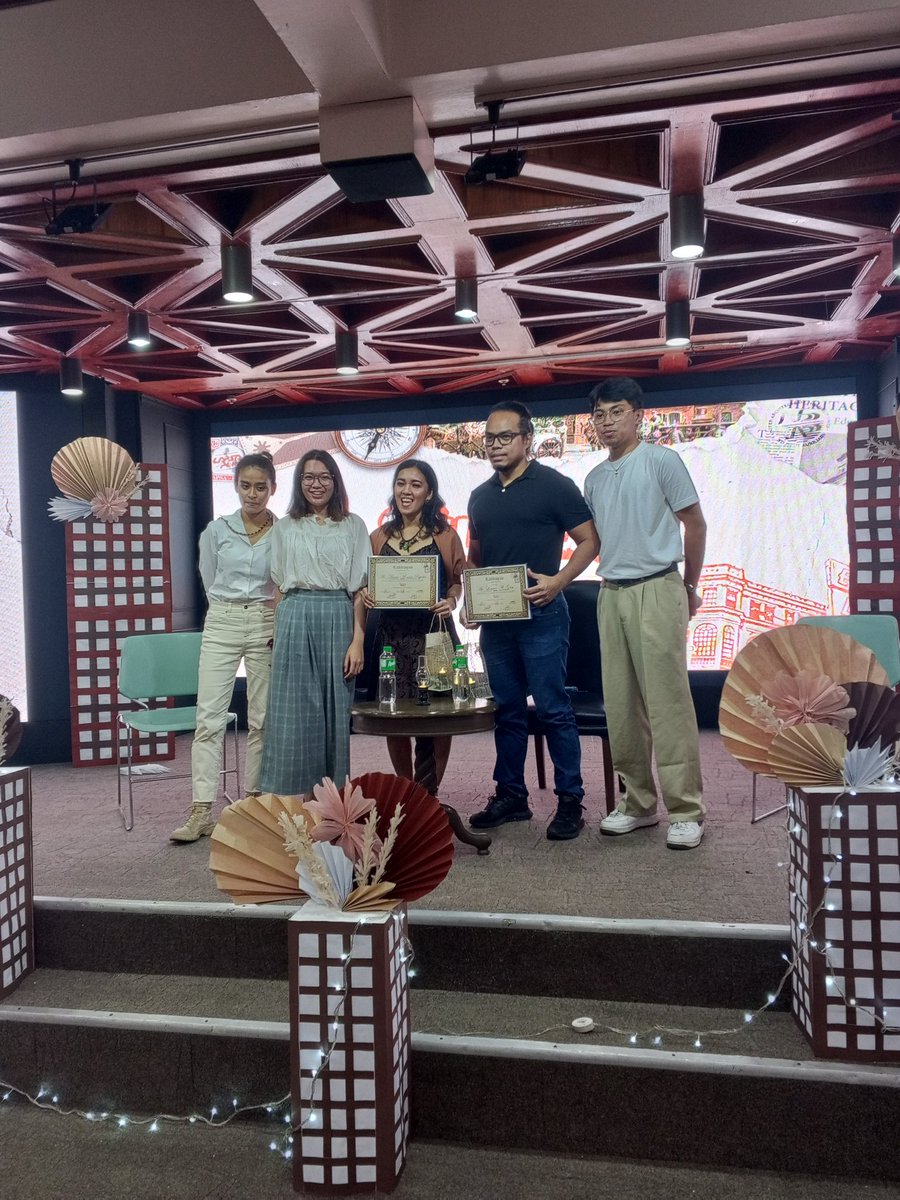 UAPSAPLM's tweet photo. Pinarangalan si Ar. Gan at Ar. Pujalte dahil sa kanilang mabungang pakikipag-deliberasyon.
#KUMPASangCOMPASS
#NAW2k22
#UAPSAPLM https://t.co/38eBz3cw6q