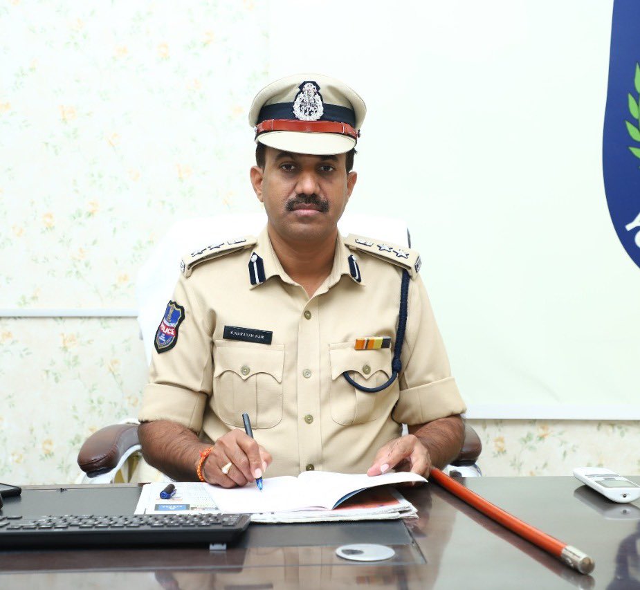 Cyberabad Police (@cyberabadpolice) on Twitter photo Senior officer K. Narayan Naik, a 2009 batch IPS officer took charge as the first Joint CP Cyberabad Traffic wing.While assuming the charge,he said that he would give his best for the smooth flow of traffic in Cyberabad limits with the support of his staff and public.
<a href="/CYBTRAFFIC/">Cyberabad Traffic Police</a> Senior officer K. Narayan Naik, a 2009 batch IPS officer took charge as the first Joint CP Cyberabad Traffic wing.While assuming the charge,he said that he would give his best for the smooth flow of traffic in Cyberabad limits with the support of his staff and public.
<a href="/CYBTRAFFIC/">Cyberabad Traffic Police</a>