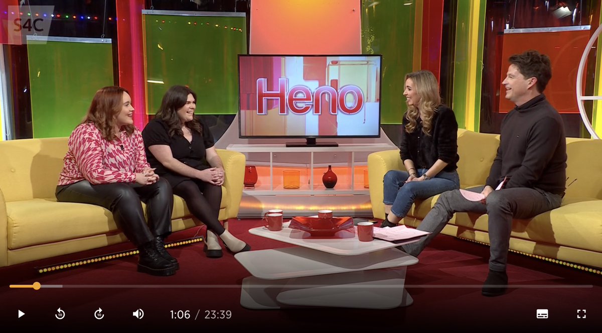 Wedi methu <a href="/BCeiriog/">Betsan Ceiriog</a> a <a href="/maredllywelyn/">Mared Llywelyn</a> yn trafod popeth Croendena nos Fercher? 

If you missed Croendena's author and actor on the <a href="/HenoS4C/">Heno 🏴󠁧󠁢󠁷󠁬󠁳󠁿</a> sofa on Wednesday ⬇️

s4c.cymru/clic/programme…
