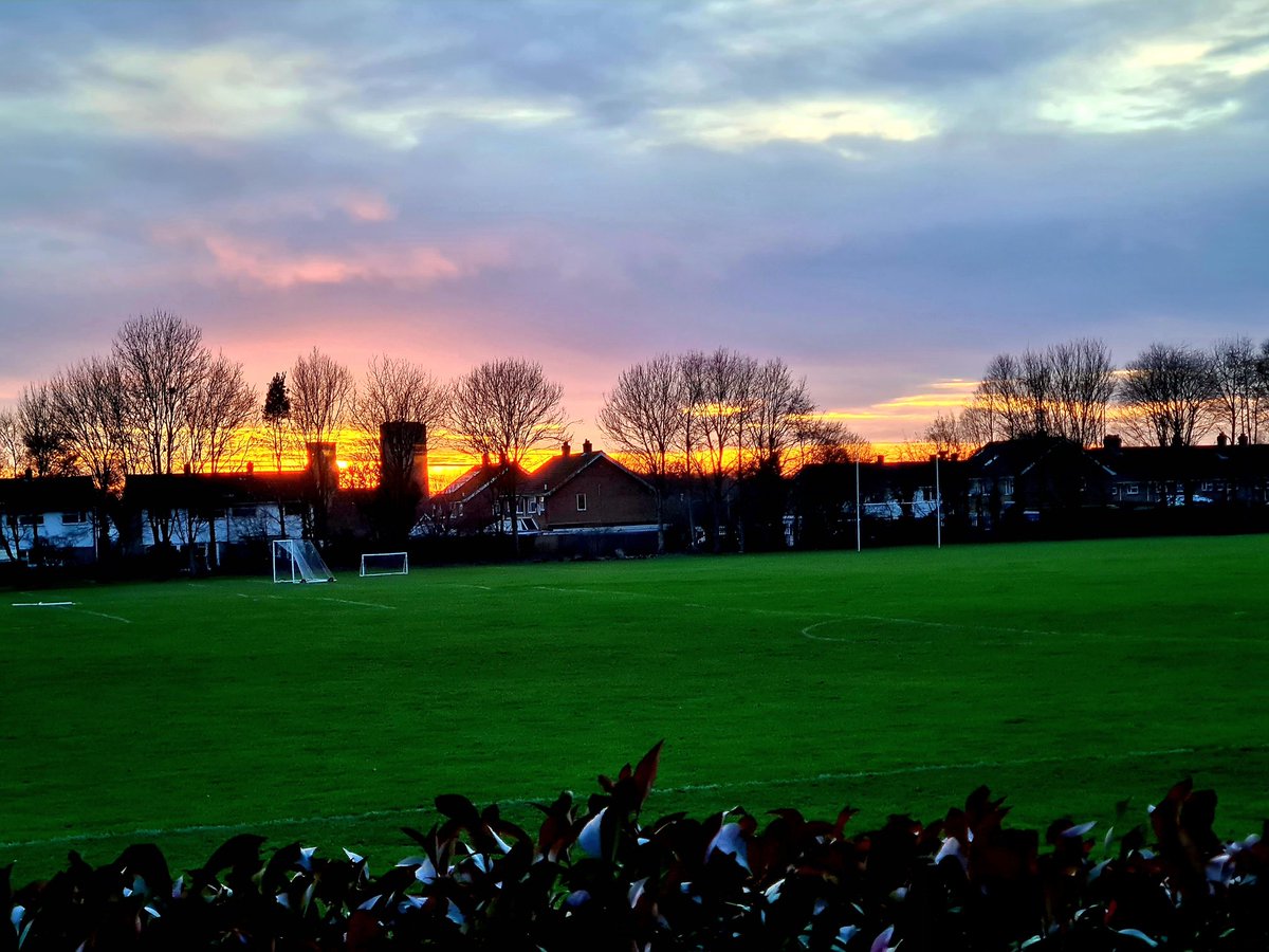 christiansmith3's tweet photo. End of first week @WyHighAcademy Not a bad view from the office. Wymondham Abbey in the sunset. https://t.co/LtmDAViaMd