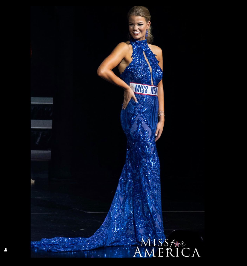 DCarrollDesign's tweet photo. @missnyforamerica in a custom

#debbiecarrolldesigns #pageantgown #eveninggown #winningdesign #bespoke #bespokedress #bespokegown #pageantmakeup #beautyqueen #missnewyork #missofamerica #fitnessqueen #wbff #fashionforward #pageantstyling #pageantseason #pageantlovers https://t.co/MycuRV40Qh