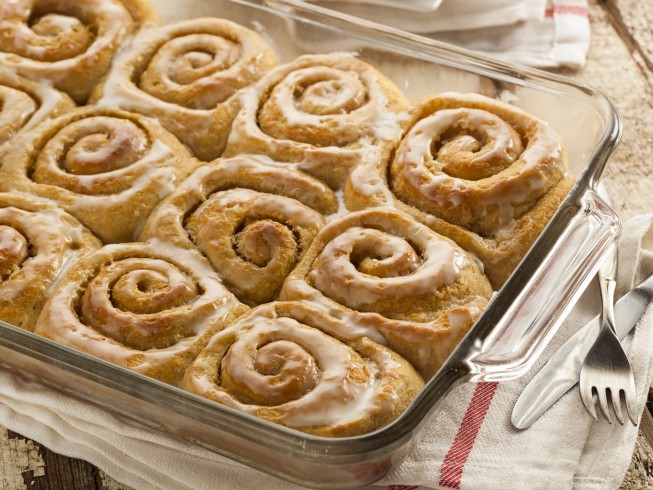 CDKitchen's tweet image. Copycat Cinnabon Cinnamon Roll Recipe | Cinnabon made the cinnamon roll popular again and this recipe is a dead ringer for the ones you get at the mall.  buff.ly/3GrrUk5
