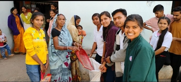 GECR_NSS's tweet photo. NSS Unit, GECR celebrated Chhattisgarhi auspicious festival Chher Chhera with native people on 6 January, 2023 very successfully. They witnessed various rituals and spread happiness among the villagers by spending there time with them.
#YuvaBharat2023
#ChherChhera
@pankajsinghips https://t.co/IjR4qvWCG5