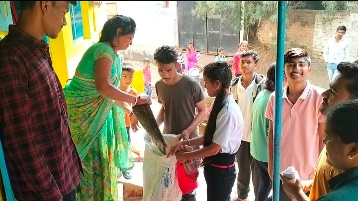 GECR_NSS's tweet photo. NSS Unit, GECR celebrated Chhattisgarhi auspicious festival Chher Chhera with native people on 6 January, 2023 very successfully. They witnessed various rituals and spread happiness among the villagers by spending there time with them.
#YuvaBharat2023
#ChherChhera
@pankajsinghips https://t.co/IjR4qvWCG5