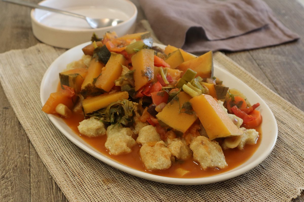 episourire's tweet photo. Clap de fin pour le projet de Marielys ! Au menu de cette dernière session : Un plat irakien à base de Sumac dans lesquels ont mijoté les légumes. Le tout accompagné de boulettes de semoule. De quoi finir ce projet en beauté ! https://t.co/j2Fn0tevlW
