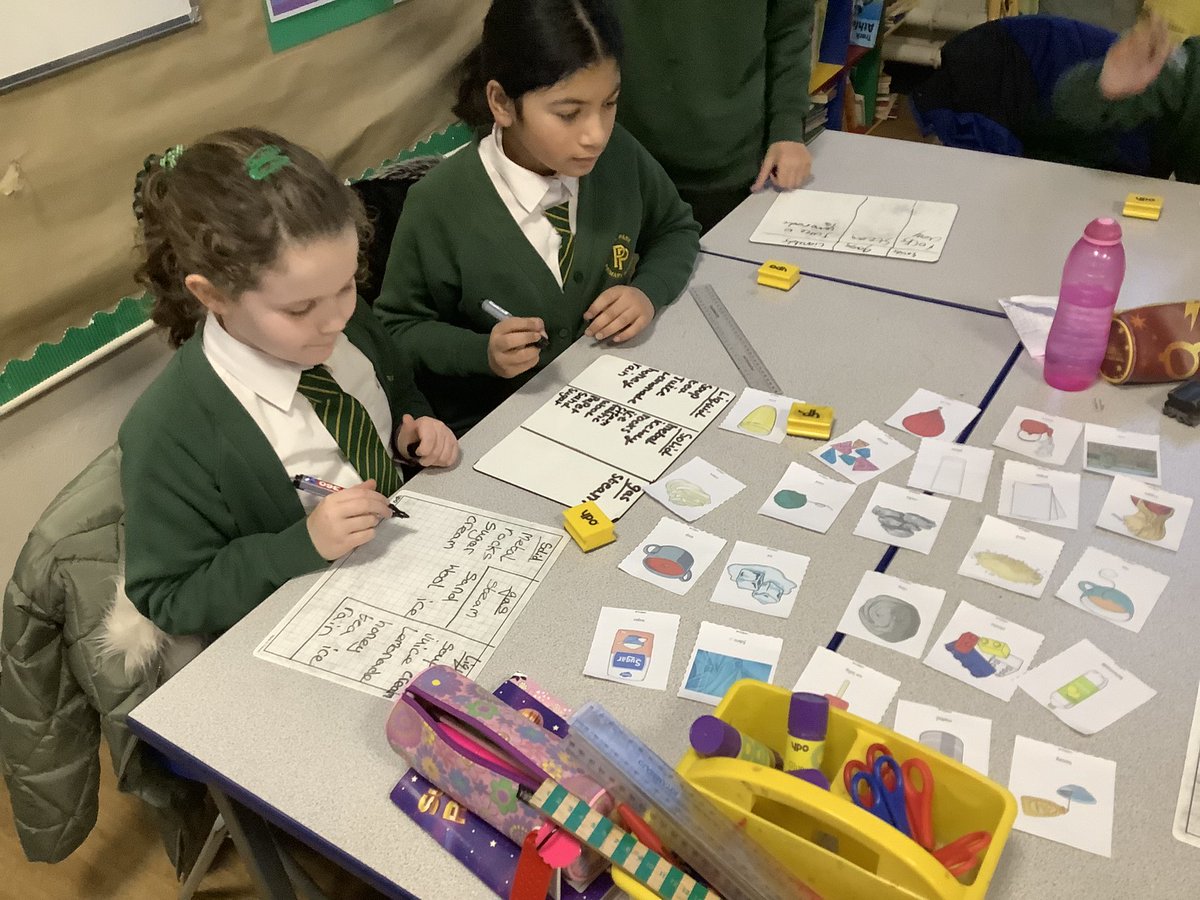 pp_accrington's tweet image. In science, we trialled our own ideas on how we might sort different materials, before looking more closely at solids, liquids and gases. #science #learning #class14