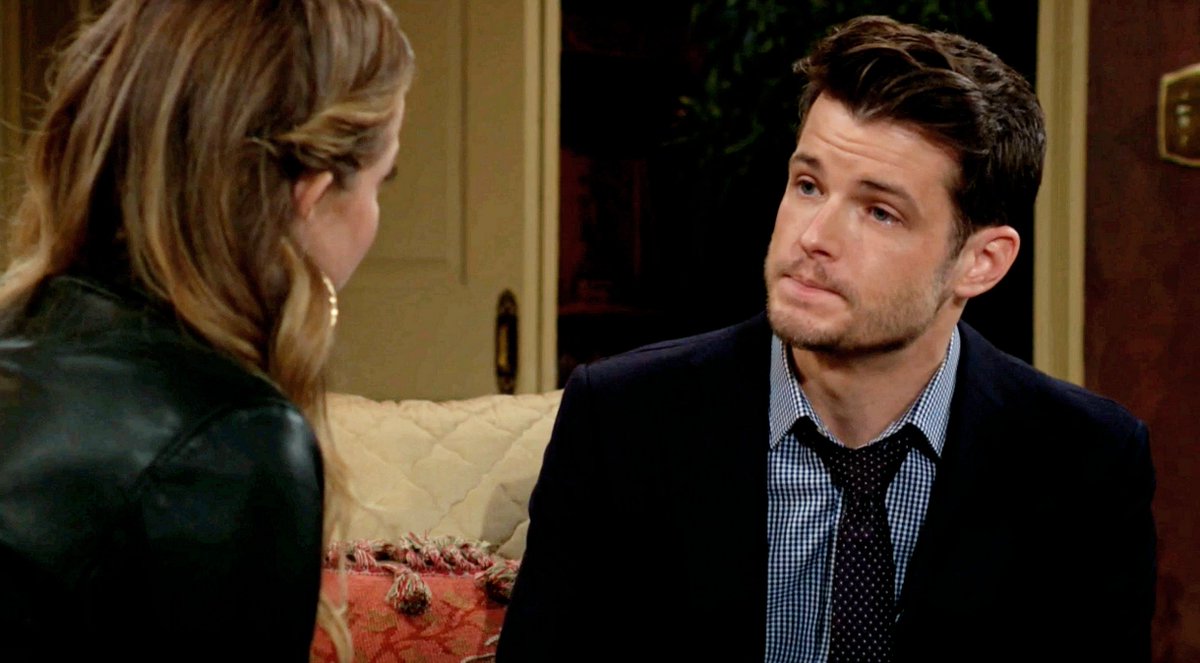 summernkyle's tweet photo. Kyle: I hear you. I really do. And, to be honest, I'm scared, too.
Summer: Then come with us. Me, you, and Harrison. Let's go to Paris, the three of us.
Kyle: I can't leave my mom, not now.
Kyle's priorities should be his wife and son, not Diane's latest mess #Skyke #YR https://t.co/wssukcS0KJ
