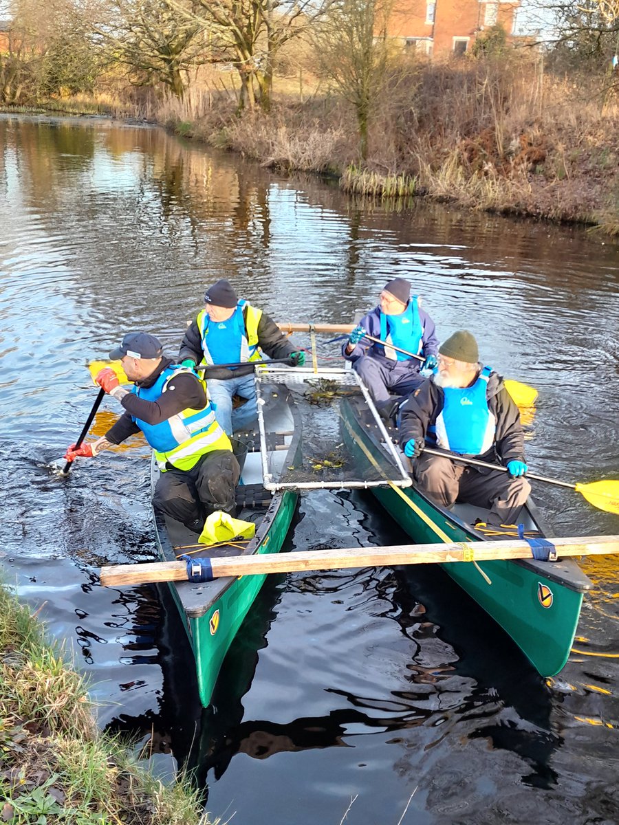 MunroCanal's tweet photo. Happy New Year everyone!

For our first session back, our Chorley Taskforce has been back at Walton Summit Branch continuing the fight against Pennywort and I'm happy to report that it is now completely removed from that Branch!

Well done team! https://t.co/YdY4AfXw3G