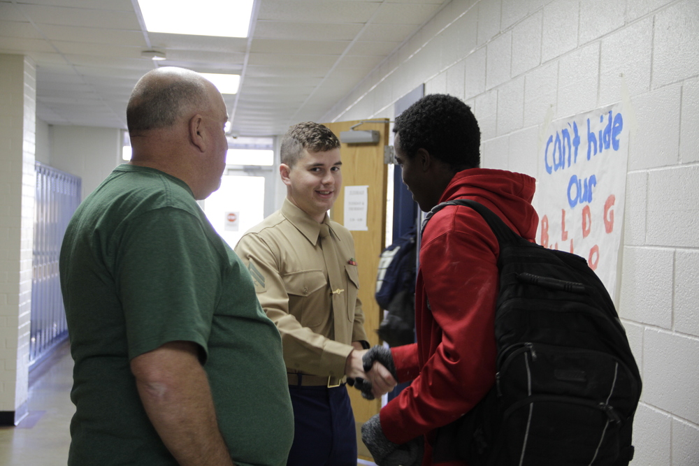 Corporal Tobie Herring  Speaks to Students about his Marine Corp Experiences quitmanisd.net/article/953376…