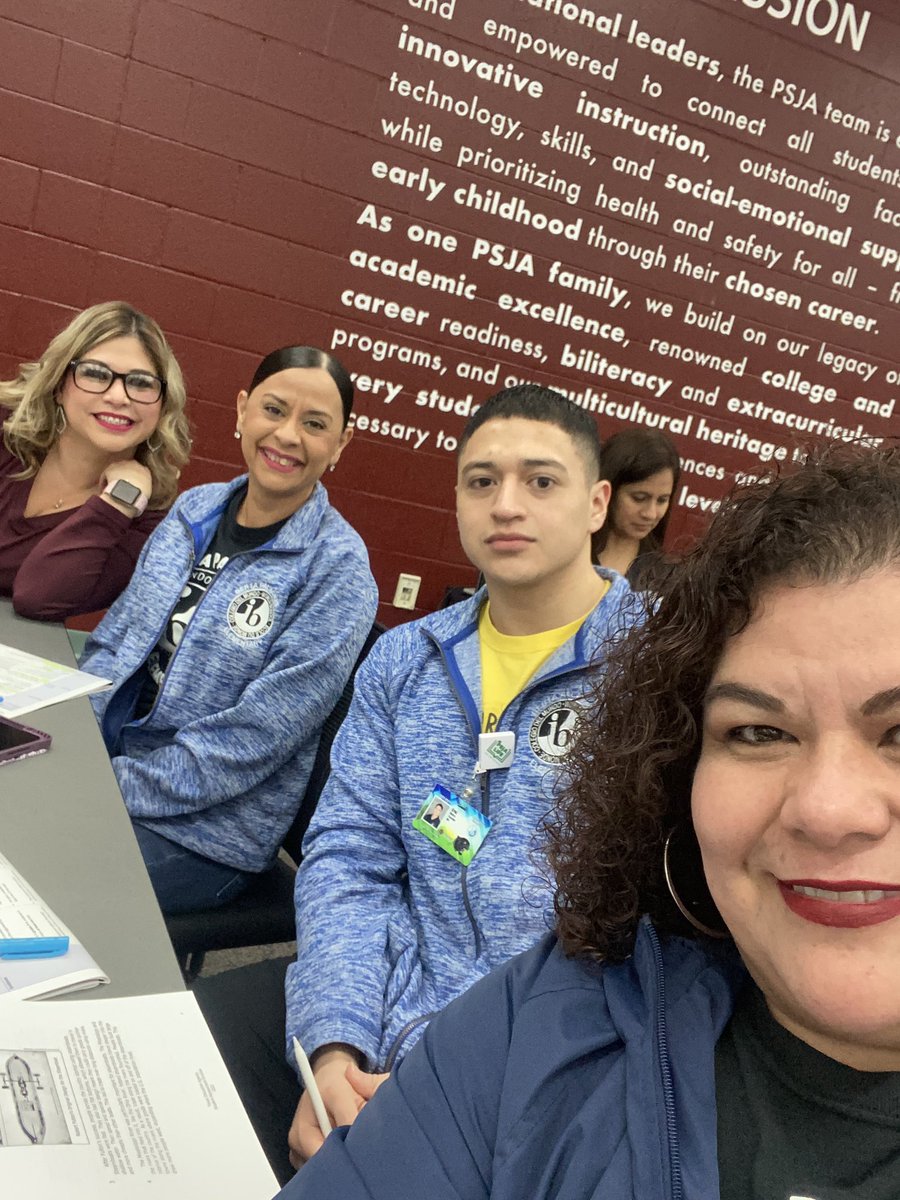 MichelleFox956's tweet photo. Learning alongside our knowledgeable 4th grade team on this beautiful Friday morning! #IBschool #FourthGradeTeam #teamworkmakesthedreamwork #ProudPrincipal https://t.co/SQqvPAVVzv