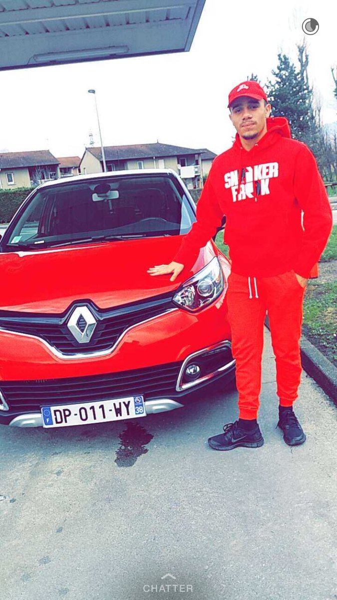 ElieFdp's tweet photo. J'ai mon permis. https://t.co/EW3evItwj1