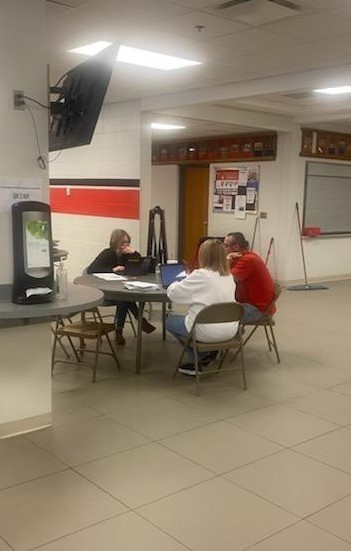 BulldogsPHS's tweet photo. Our Staff is working hard and reviewing MAP testing data on their Teacher Inservice Day today, and getting ready to welcome our students back next week! https://t.co/lNwEvT39H4