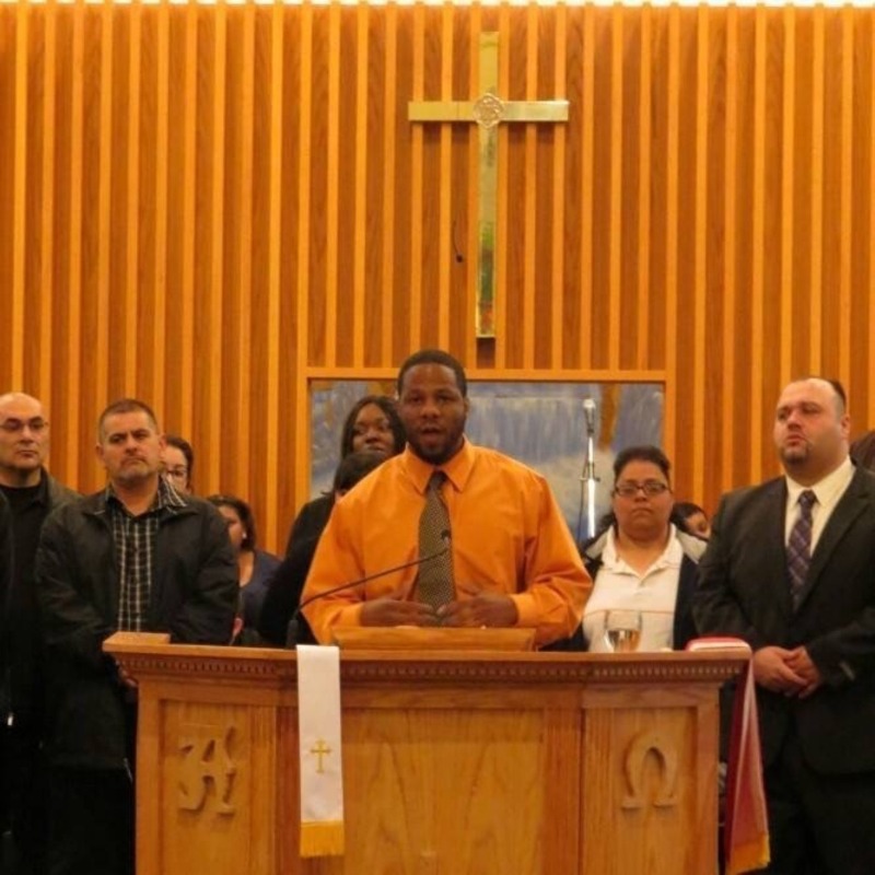 FAMMFoundation's tweet photo. 📚#FAMMstories “My faith allowed me to heal while I was incarcerated. Healing means being completely free internally from all the myths and stereotypes. Early release allowed me to rebuild my family and myself, and help my community to heal.”

– Marlon Chamberlain
#FreeToSucceed