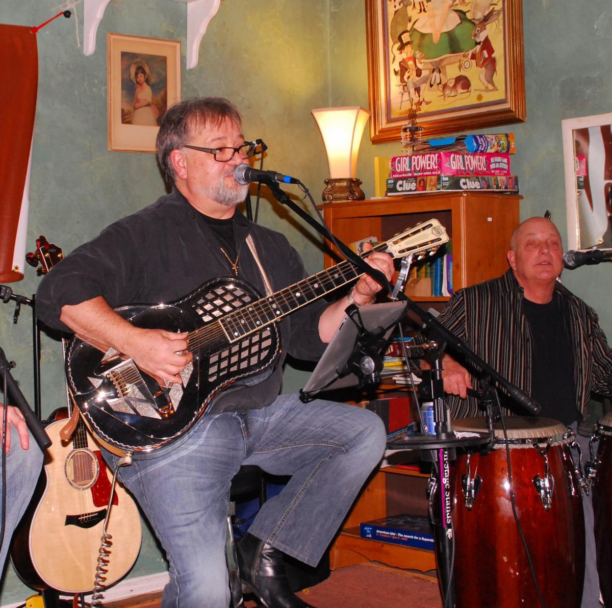 Tonight, passionate blues with Jimi Cupino, 7 to 9pm, come early for "dinner and live music" conta.cc/3jVsZI7
conta.cc/3ZhV7Ff