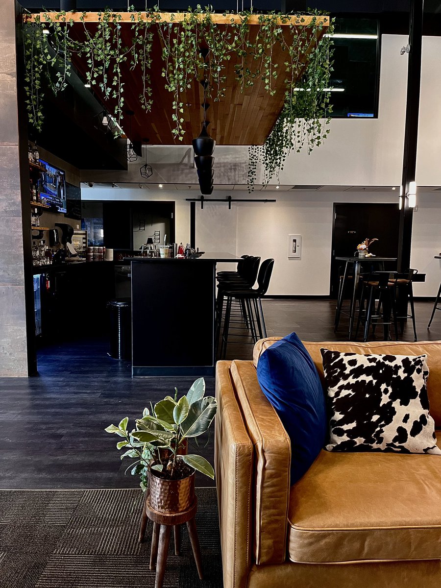 Podium Executive Club tweet media