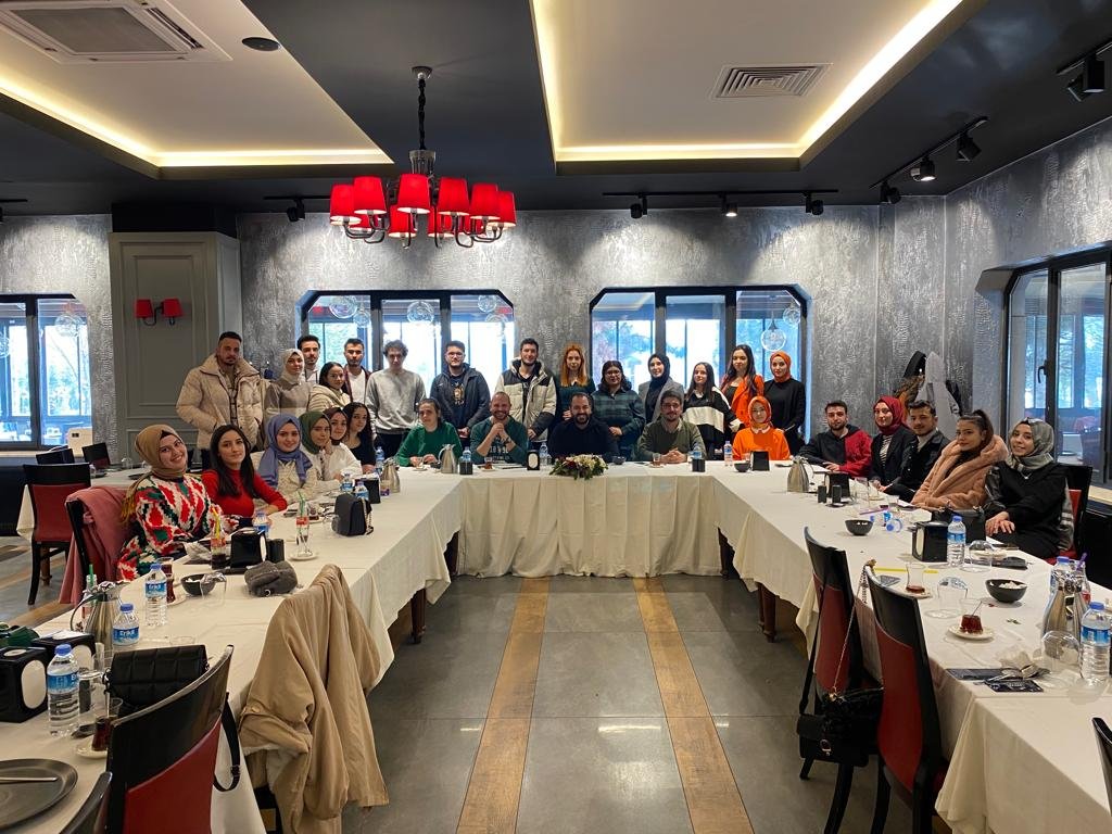 Bölüm hocalarımız ve sevgili ögrencilerimizle keyifli bir öğle vakti geçirdik tekrarlamak dilegi ile