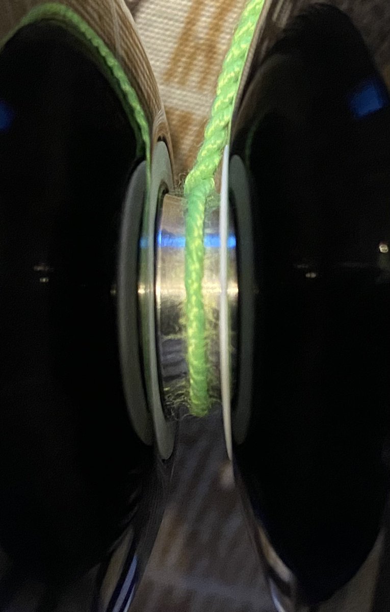 memo_at_2am's tweet image. 仕事も終わり子供も寝かしつけ夜はヨーヨータイム！
22年ぶりに手にしたヨーヨーONE STAR、昔やってたトリックやらで一通り遊んでストリング潰したから一緒にベアリングも交換！パッドはまだ片側厚めだけどとりあえずバインドはできた！…まだ、戻らないの面倒いww
#ヨーヨー
#onestar
#yoyofactory