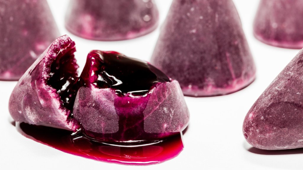 CocinayVino's tweet photo. Un rico jarabe te sorprenderá al morder un #Cuberdon 😋, ese dulce tesoro belga🇧🇪. #Bélgica https://t.co/FE80t8dbVT https://t.co/XMuGEdM5Hb