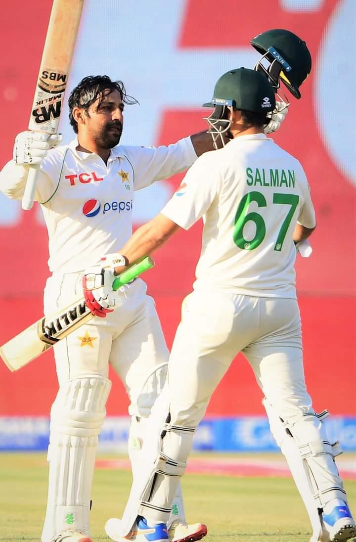 Hai_Dar313's tweet photo. If you are still breathing, you have a second chance.” 
WHAT A COMEBACK ❤️
𝗪𝗮𝗿𝗿𝗶𝗼𝗿 ❤🔥
𝗦𝗮𝗿𝗳𝗮𝗿𝗮𝘇 𝗔𝗵𝗺𝗲𝗱 💕
An innings of the highest quality, a superb century from Sarfraz Ahmad in a difficult situation 🙌
#PakvsNZ  #SarfarazAhmed #PakistanCricket 
میرا کپتان❤️ https://t.co/uLnrg838Xf