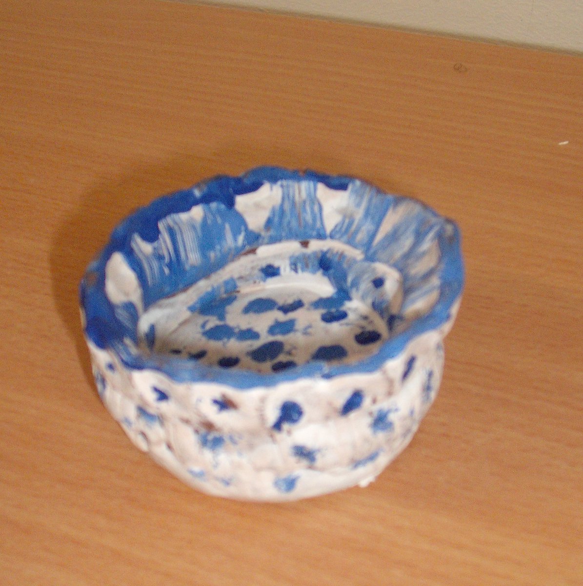 Year 3 (Diamond) Art: We have been spending our first week back designing, making and painting pots. We took inspiration from Roman coil pots for the shape and techniques. Then, we were influenced by Pip Wilcox's beautiful pottery designs when we painted our final pieces!🖌️