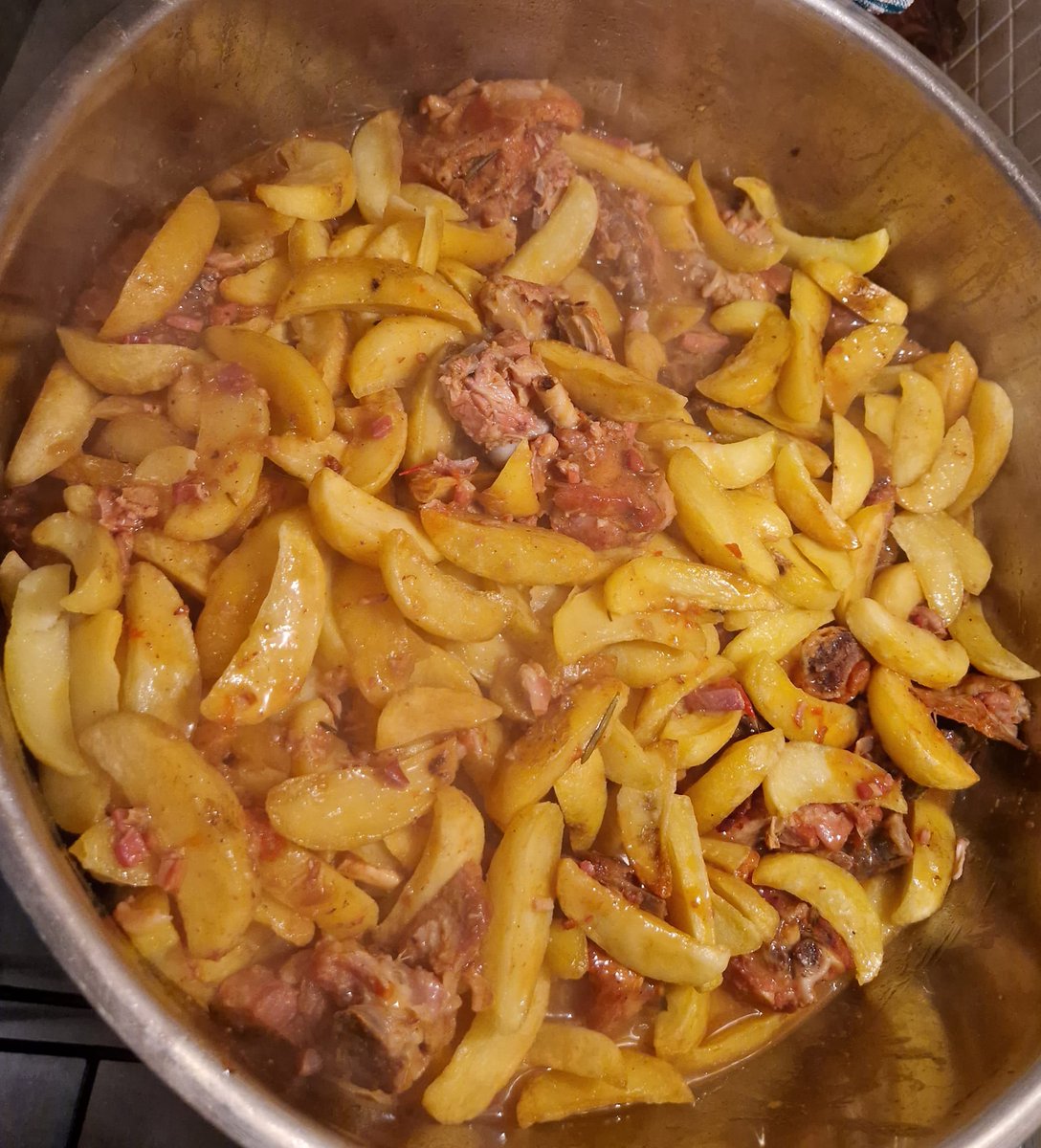 GALSILA's tweet photo. Tradizioni silane, stufato di agnello con patate della Sila igp https://t.co/IssA4bn9IC