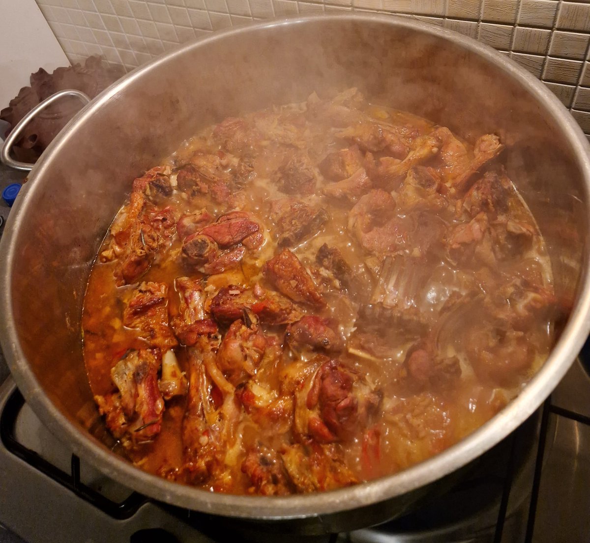 GALSILA's tweet photo. Tradizioni silane, stufato di agnello con patate della Sila igp https://t.co/IssA4bn9IC