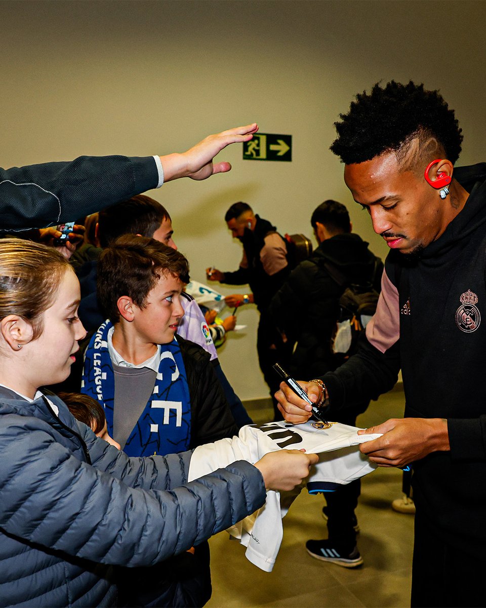 realmadrid's tweet photo. 🤩 #Madridistas ✖️ @edermilitao ✍ https://t.co/vRnF0M1wGu