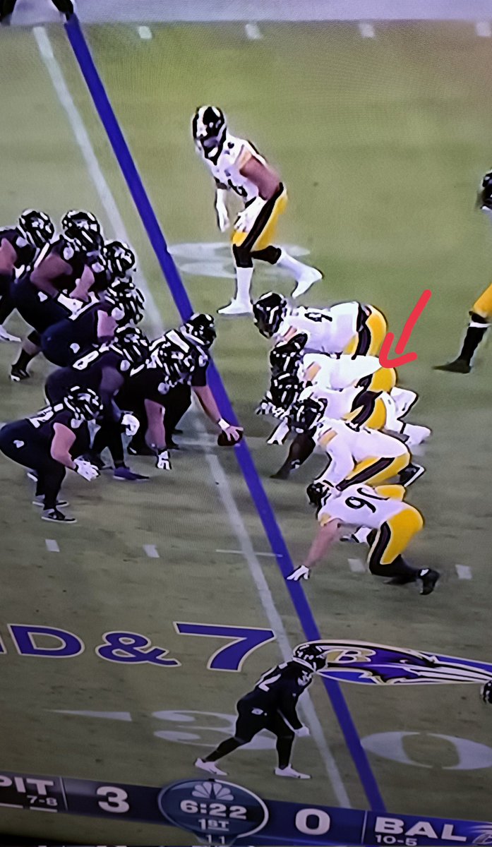 Poochiiiie's tweet photo. @ElCapologist @TheQbNerd Muchas gracias por la explicación y por los deberes 😉 Me le juego a que Ravens forma una 4-3 y Steelers una 3-4. Cuando alinean al NT Adams se ve más claro. Sin embargo, cuando él no está y solo meten a dos tackles más los 4 LB, es también una 3-4? O una 4-2? https://t.co/risXsjOBrQ
