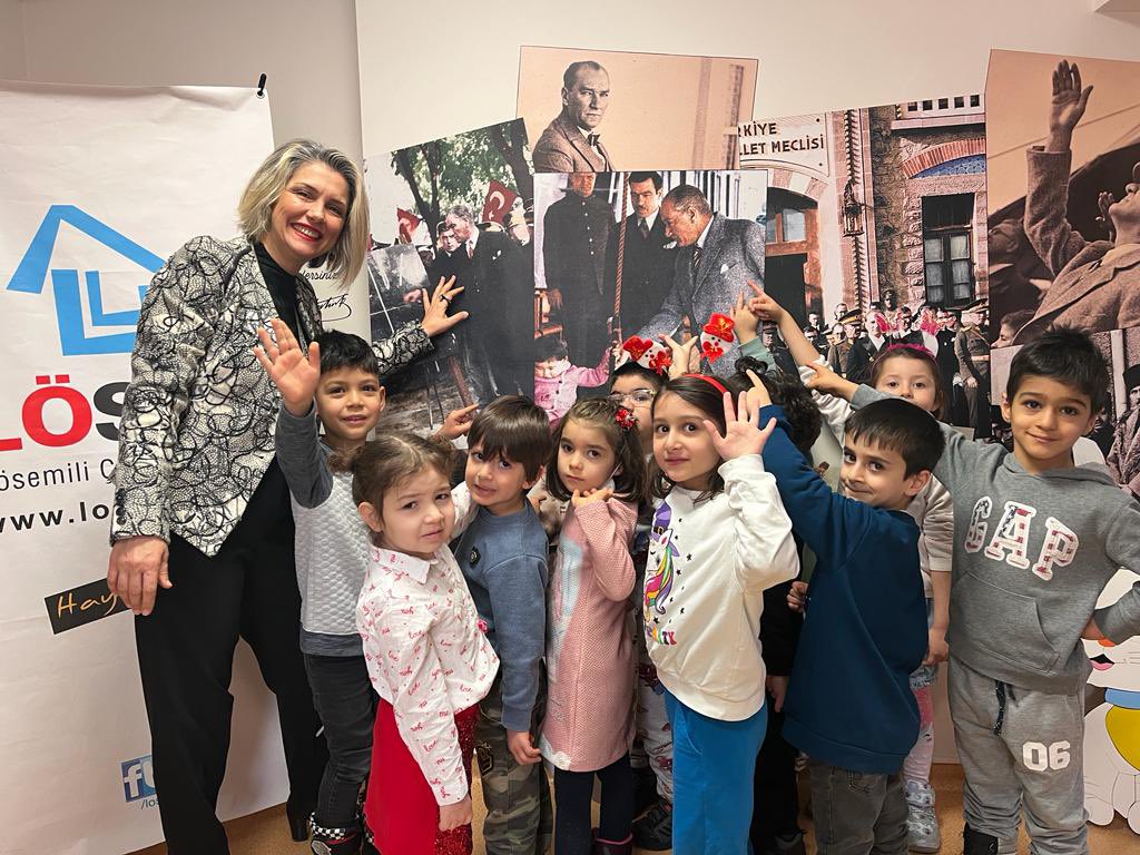 Günümü aydınlatan minik ziyaretçilerim maharetli elleri ile hediyeler yapmışlar 🥰