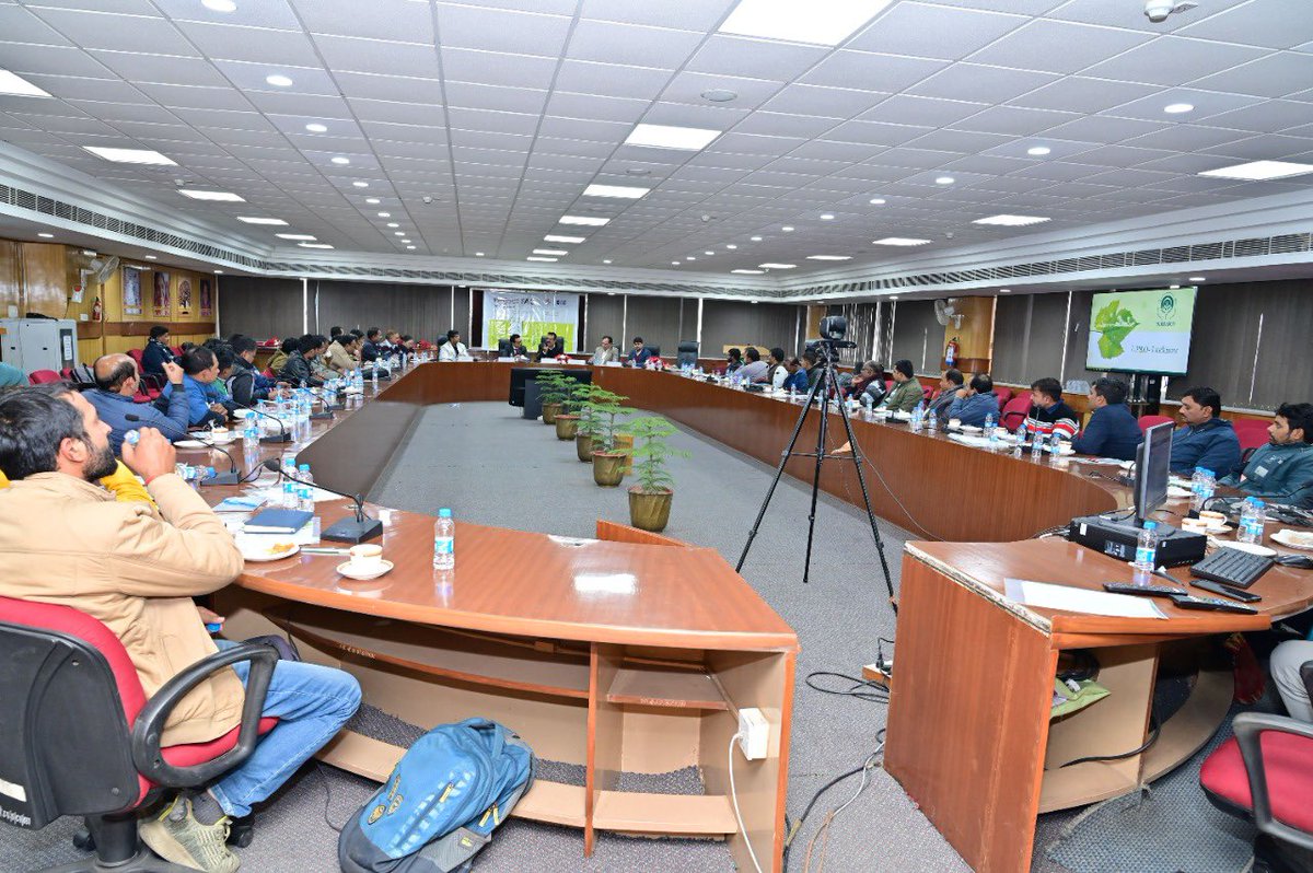 PrabalSingh150's tweet photo. Project FAC (FPO As CSC) was launched by @NABFOUNDATIONIN, #NABARD & @CSCegov_ officials.
It’s a initiative of #NABFOUNDATION in collaboration with #CSC to provide Digital access & make e Governance Services available to farmers. Initially 20 FPOs were selected for project FAC. https://t.co/7ckzletf8Q