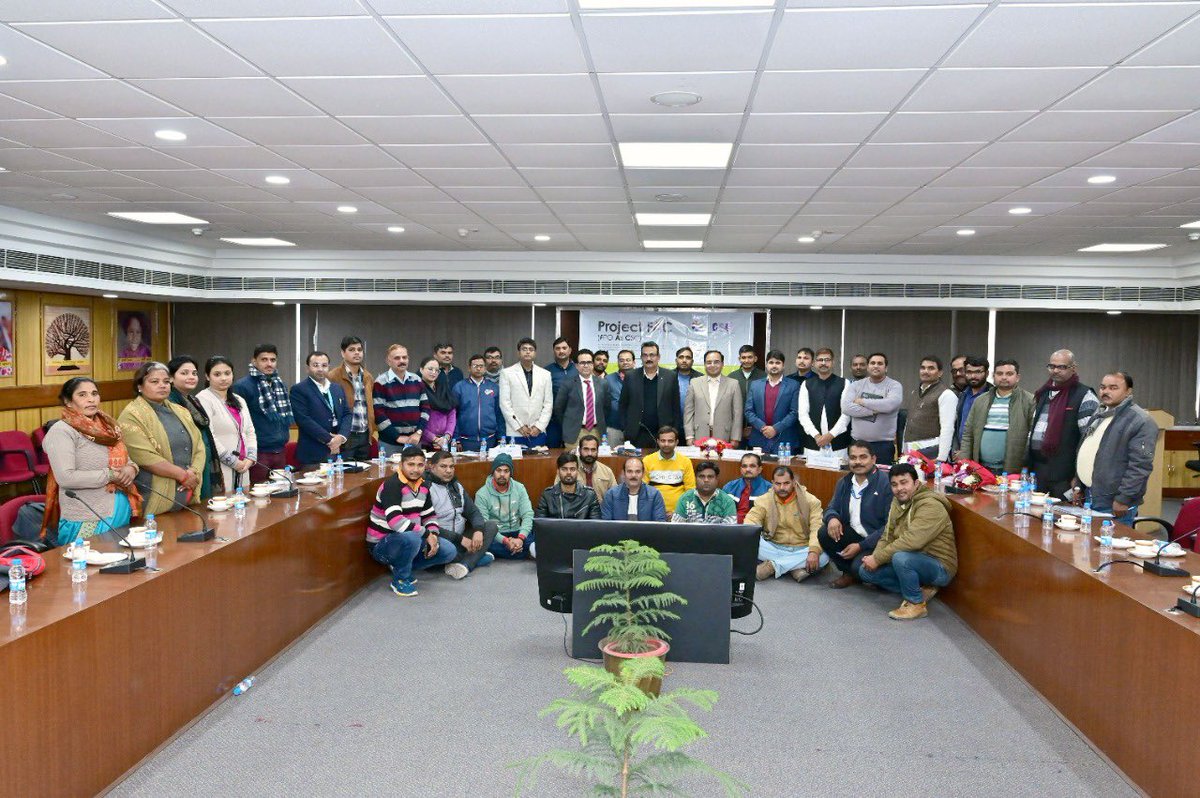 PrabalSingh150's tweet photo. Project FAC (FPO As CSC) was launched by @NABFOUNDATIONIN, #NABARD & @CSCegov_ officials.
It’s a initiative of #NABFOUNDATION in collaboration with #CSC to provide Digital access & make e Governance Services available to farmers. Initially 20 FPOs were selected for project FAC. https://t.co/7ckzletf8Q