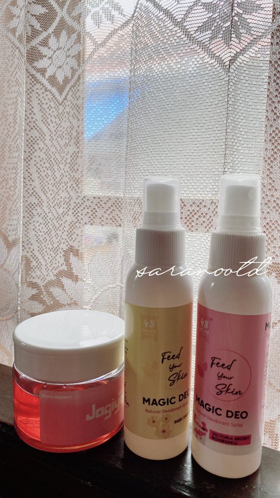 saranootd's tweet photo. Buat yang punya permasalahan bau badan, harus cobain combo ini. Bersihin ketiak pakai sugar wax, dan pakai deo tawas untuk daily. Buat aku pribadi ini beneran bikin badan wangi seharian jadinya cinta banget.  😭🤍

Sugar wax: https://t.co/33YygdVo7u
Deo: https://t.co/soXjFOTIFa https://t.co/VMX3b6TZvK