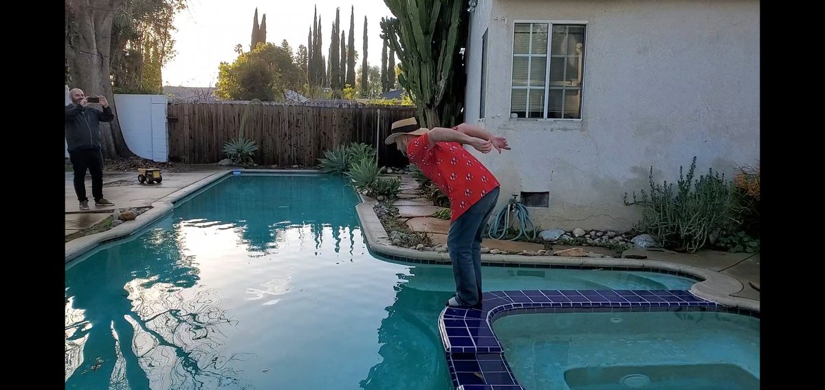 WorkaholicHouse's tweet photo. Georgia in Da House! Superfan Steve stopped by The Workaholics House to take a lucky cannonball into the pool before the big game🏈 #GeorgiaBulldogs #CFPNationalChampionship #FridayFeeling https://t.co/QP8hHMzTeE