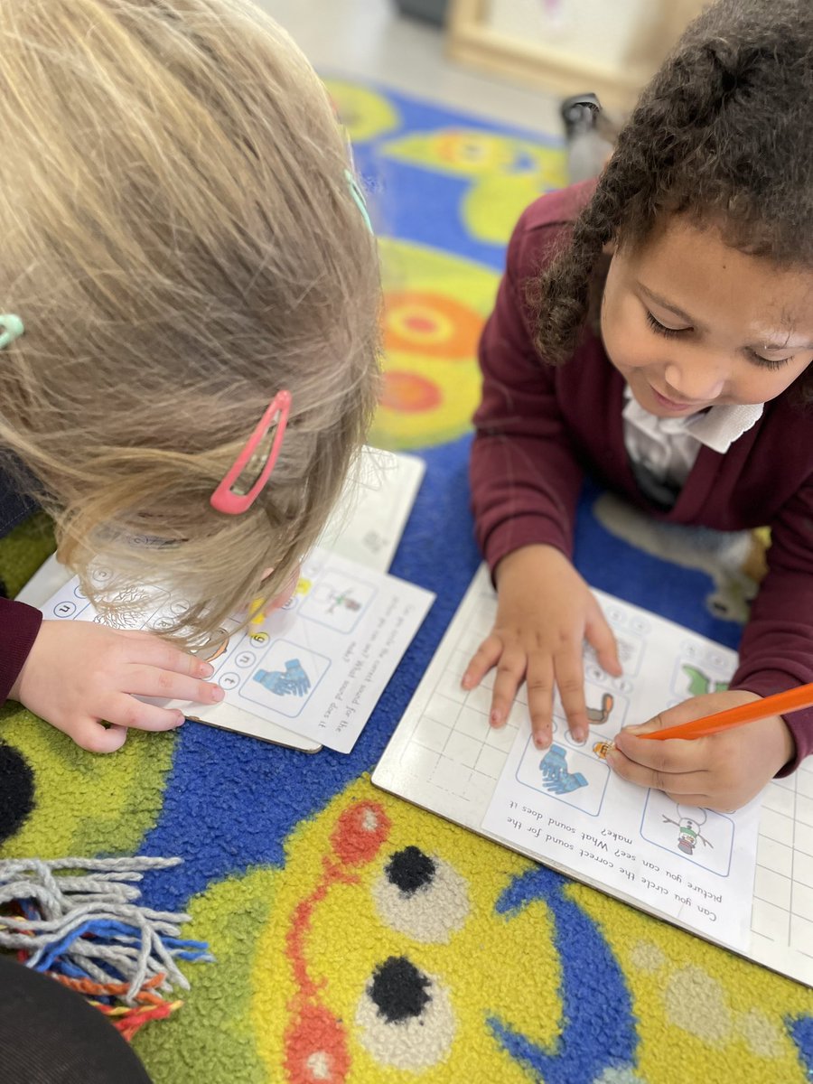 Eastwardprimary's tweet photo. Reception have enjoyed finding the initial sounds in our winter words this afternoon. The children were so confident in finding the correct letter sound. #RWInc #initialsounds https://t.co/6JDG7YVmgG