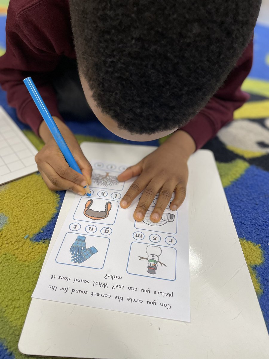 Eastwardprimary's tweet photo. Reception have enjoyed finding the initial sounds in our winter words this afternoon. The children were so confident in finding the correct letter sound. #RWInc #initialsounds https://t.co/6JDG7YVmgG