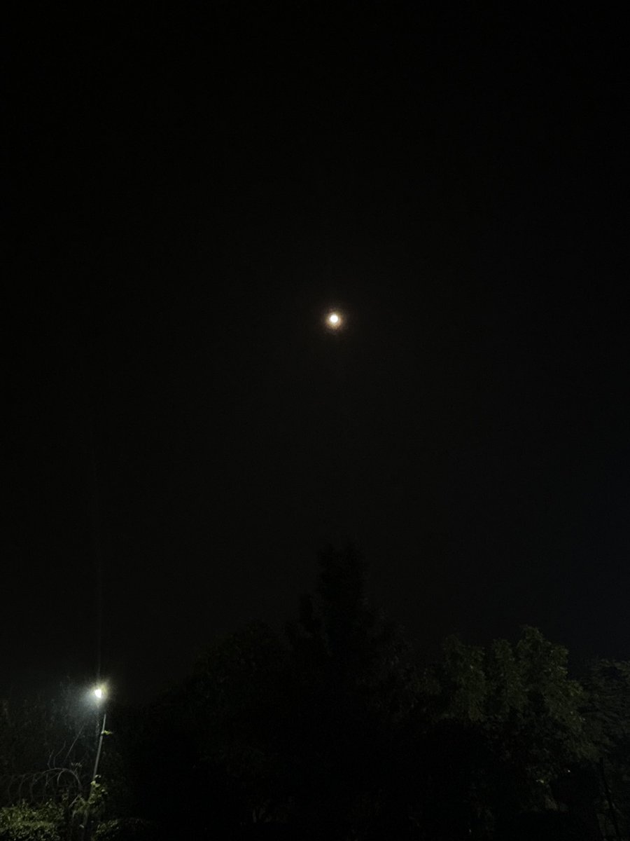 NEETAS11's tweet photo. First full moon of 2023 ! #WolfMoon #JanuaryFullMoon https://t.co/tfb0ycEte5