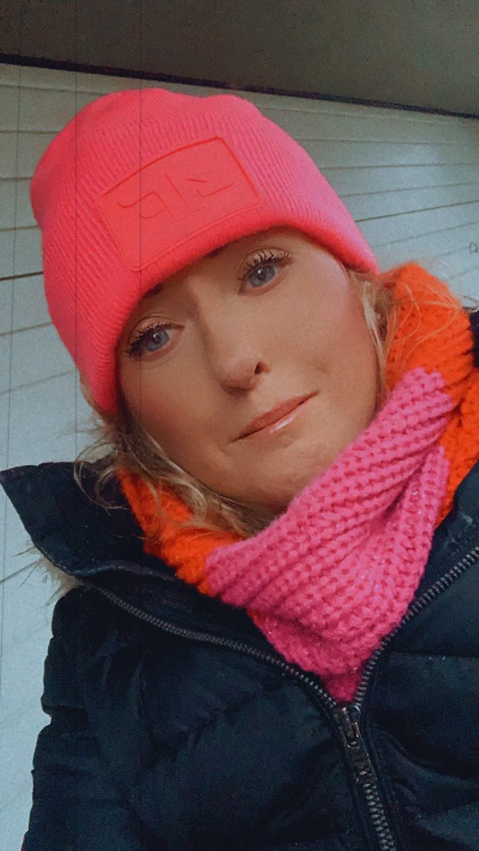 ADerewienko's tweet photo. Think pink.💕 #colorislife Życzę Wam przyjemnego wieczoru. To był jak dotąd dobry dzień i niech taki będzie do końca.✨ https://t.co/wrwzJk8JrR