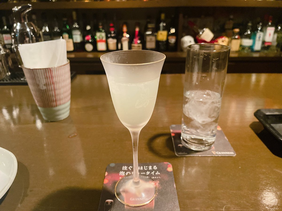 storychambertin's tweet photo. 妻が義理姉のところに遊びに行ったので、1人bar。
あまり来ないから少しそわそわする。 https://t.co/JfivOz04n8