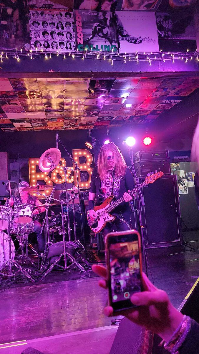 anderssonmarten's tweet photo. From our private New Year's Eve gig in Ohio. 📸 credit to owner
#litaford #bobbyrock #patrickkennison #martenandersson #kissmedeadly #hungry #playingwithfire #closemyeyesforever #backtothecave #cherrybomb #espguitars #ebssweden #ampeg #emgpickups #rockstars #musicians https://t.co/khHKTYgLeZ