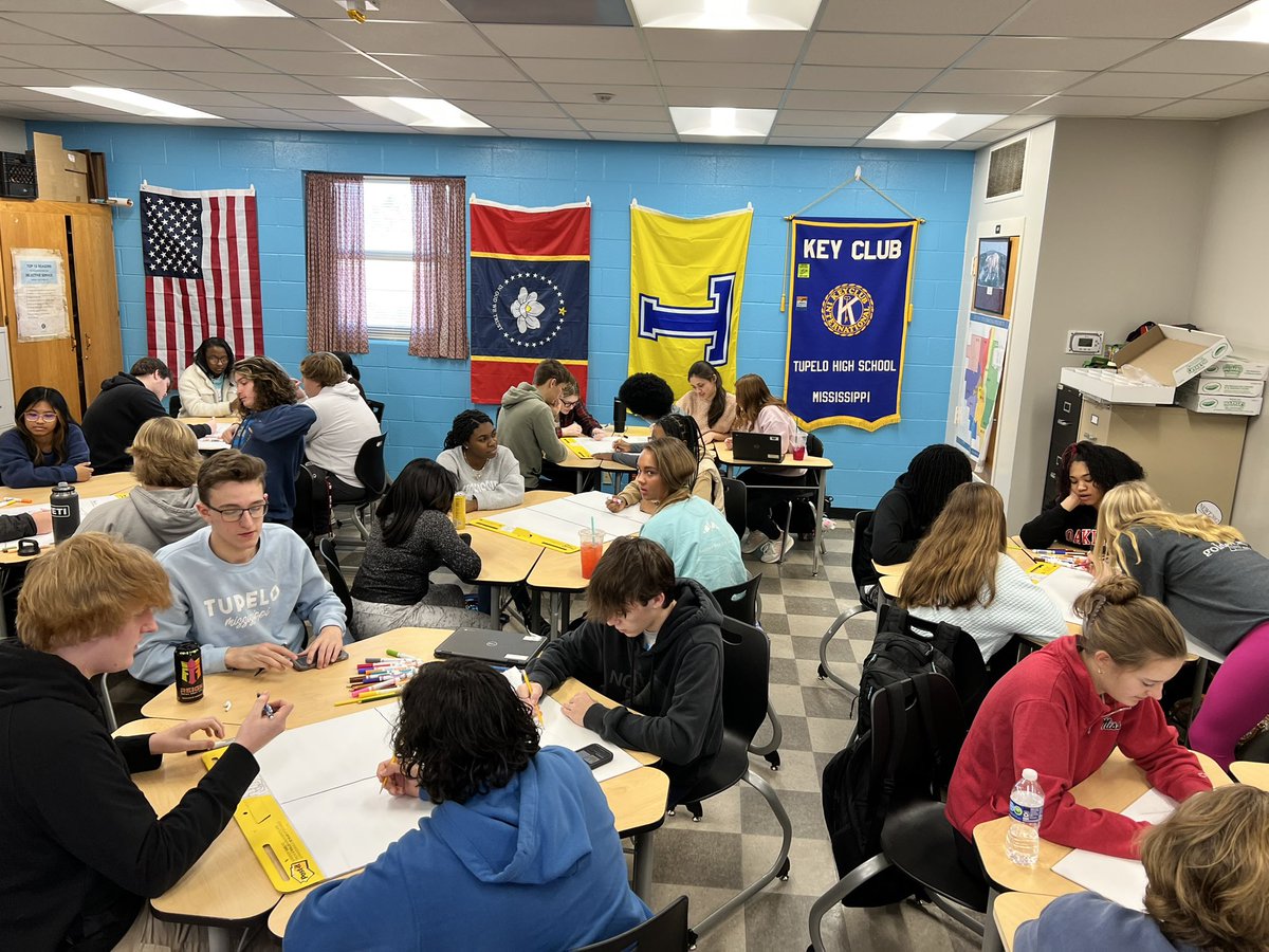 THSSocStudies's tweet photo. AP Gov’t class is illustrating the different patterns of rep dem. https://t.co/HpJvB9fBf7