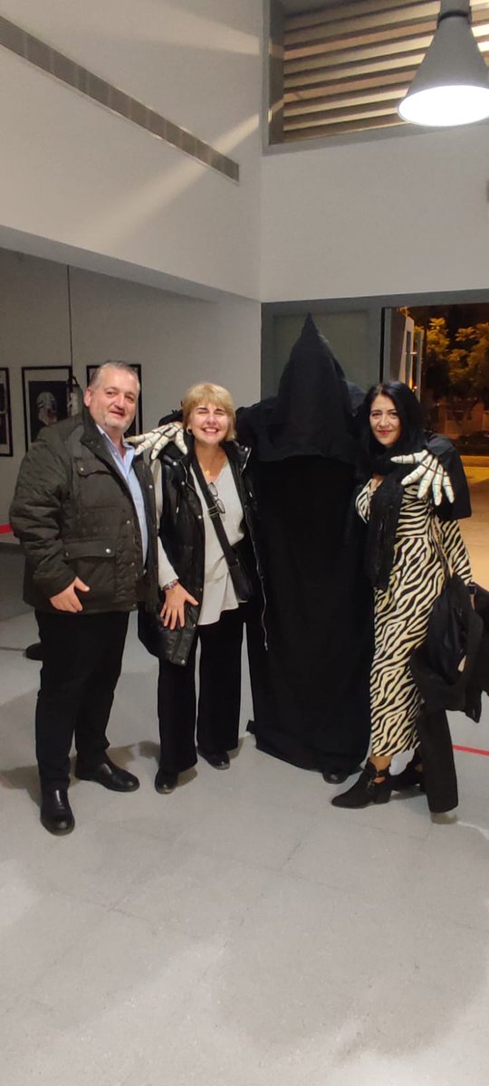 Gracias a Comediantes Malagueños por vuestro " CUENTO DE NAVIDAD " celebrado en La Caja Blanca los días 2, 3 y 4 de enero. ¡¡ Todo un éxito !!