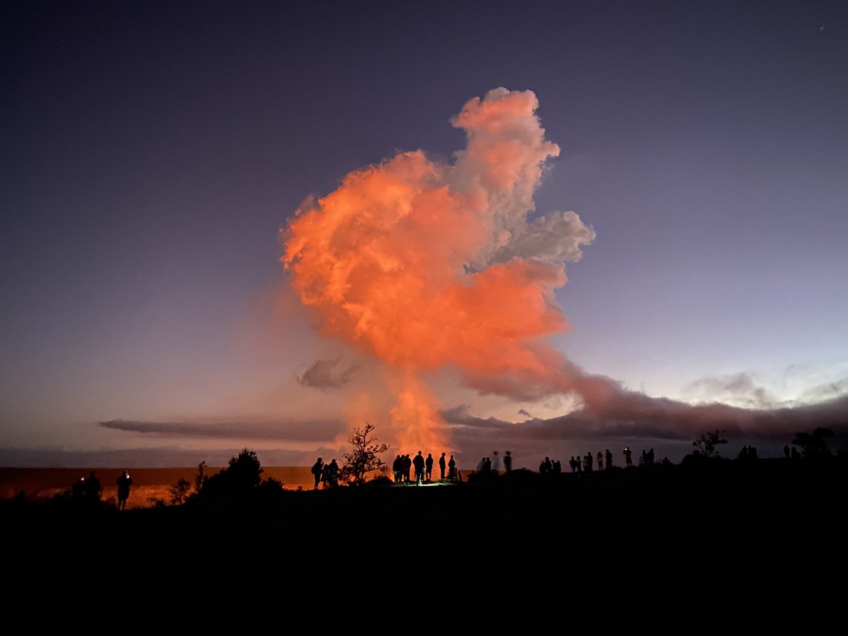 MarcusErrico's tweet photo. It was a party on the rim last night. #Kilauea https://t.co/oYO8vdTpvM