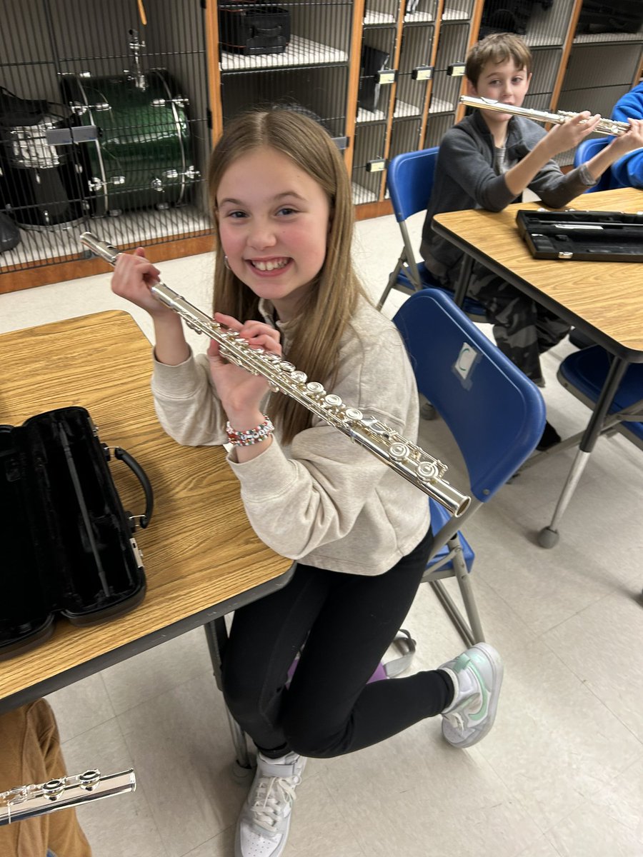 456Litchfield's tweet photo. #learninganewinstrument🎼🎶 https://t.co/z8sDaIXxyx