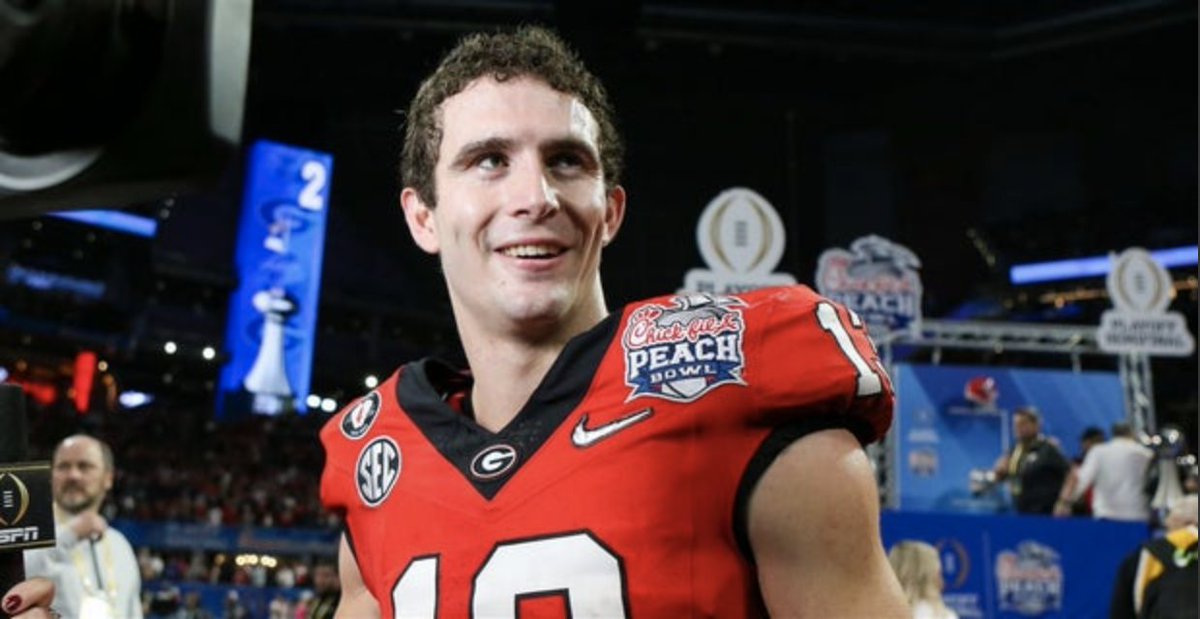 Dawgs247's tweet photo. Would another national title make Stetson Bennett the Georgia Bulldogs' GOAT? https://t.co/2QFHGkLVbq https://t.co/VsNSAQjHTt