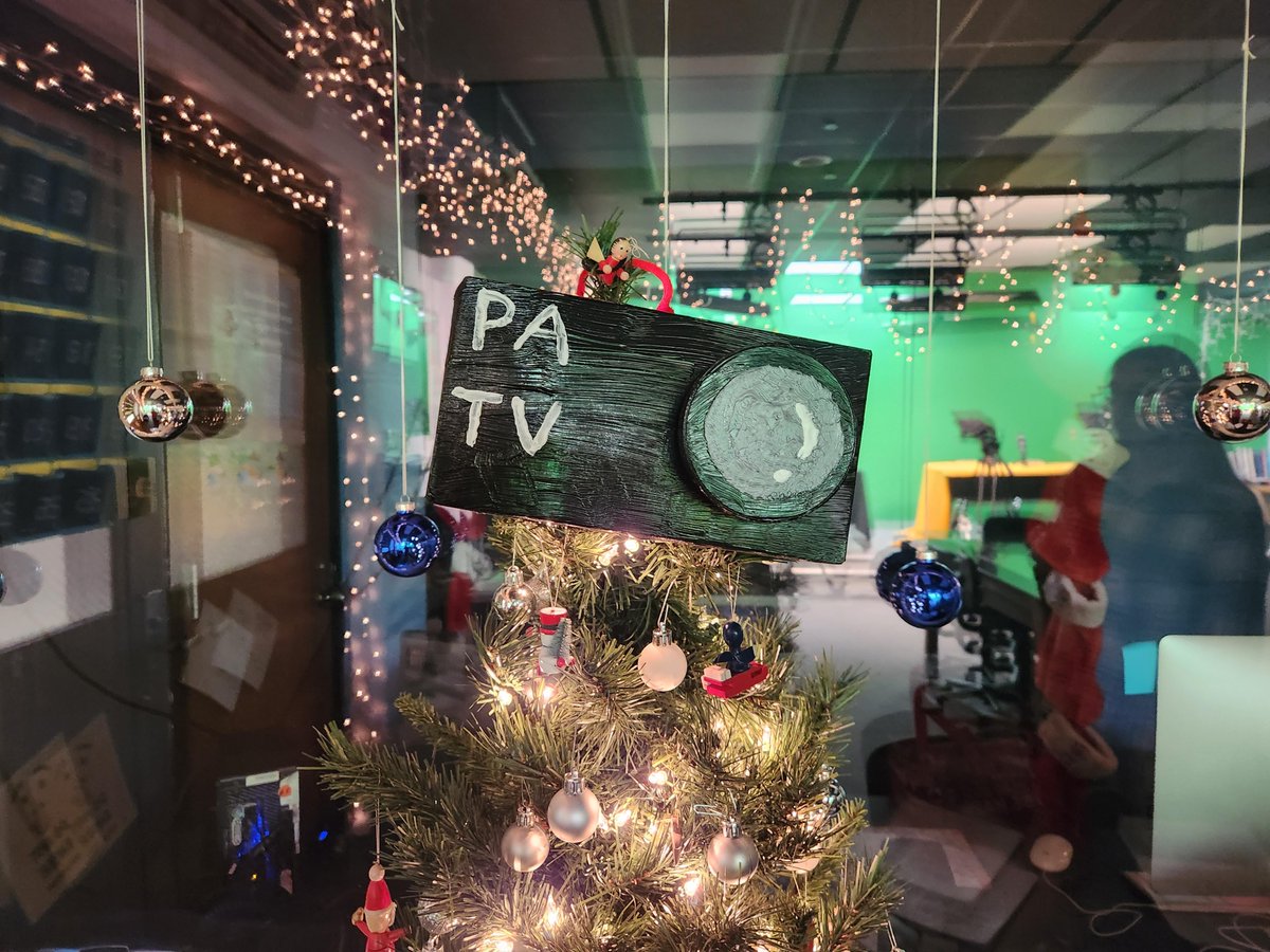 PaduaMediaGroup's tweet photo. Today is the Epiphany, which marks the end of the Christmas season. To celebrate the day, here are some pictures from Christmas week! We hope everyone had a great Winter break, and we wish you all a fantastic New Year! https://t.co/q0ogg46qSs