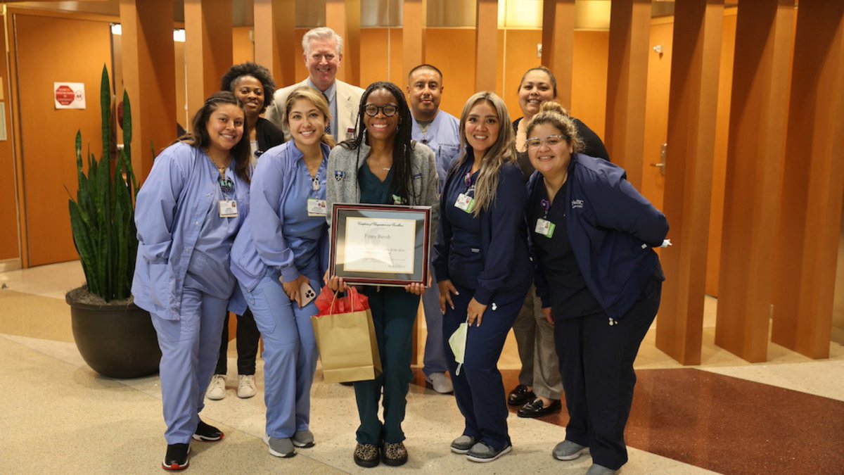 YaleNursing's tweet photo. Congratulations to Fanta Bayoh ’18 MSN, who was recently named Nurse Practitioner of the Year at Keck Medicine of USC! Fanta has been employed at Keck for the past three years.
#YaleNurse #OnCallForHealth #OnCallForTheWorld https://t.co/maPARSWFSh