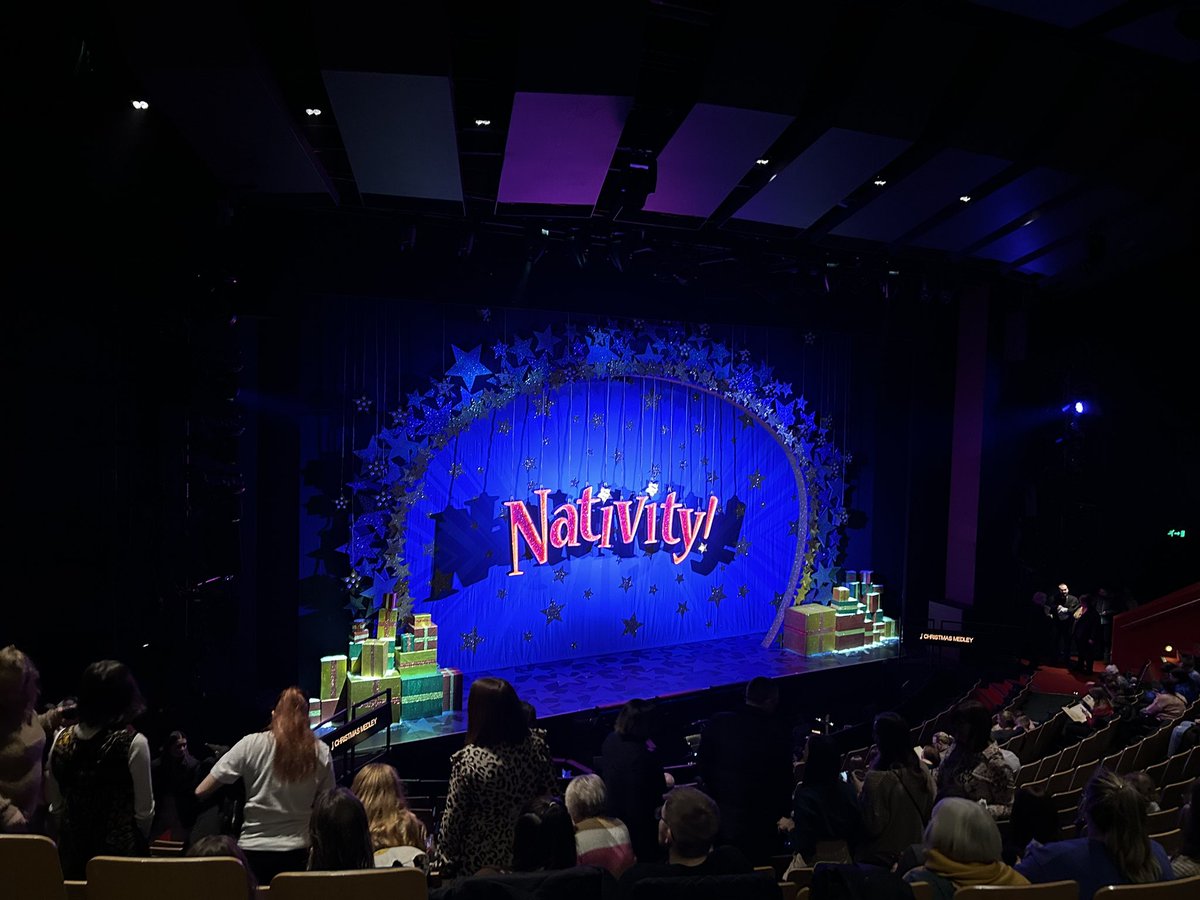 c_reilly99's tweet photo. Absolutely loved seeing this fantastic show yesterday by the amazing @DeborahIsitt and also seeing my mates @SydneyIsittAger @DaisySteere @JChapmanesq on stage! Blown away by the talent of this cast. Was so inspiring to watch,me and my family was laughing our heads off throughout https://t.co/IJaTXiEZfq