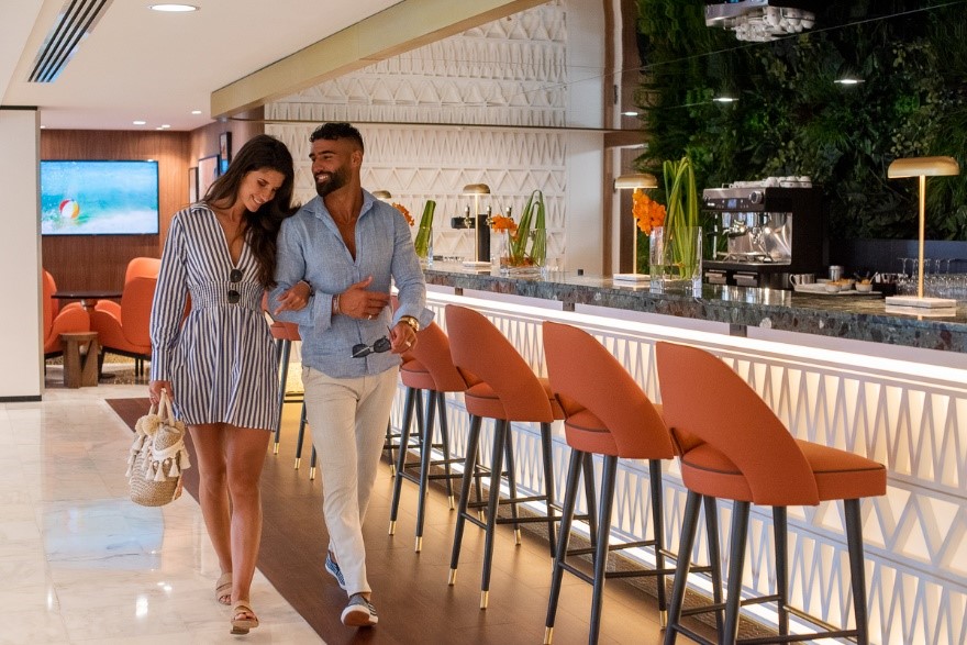 Rien de prévu pour ce soir ? 
Les « Latitude Vibes » reviennent enfin ! Tous les vendredis soir au Bar Latitude de la musique en live et des cocktails uniques vous attendent pour passer un moment festif
#LeMéridienNice #LeMéridien #Marriott #BarNice #MusicLive #Cocktail